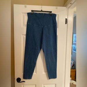 YUMMIE Denim Capri Leggings- Plus Size